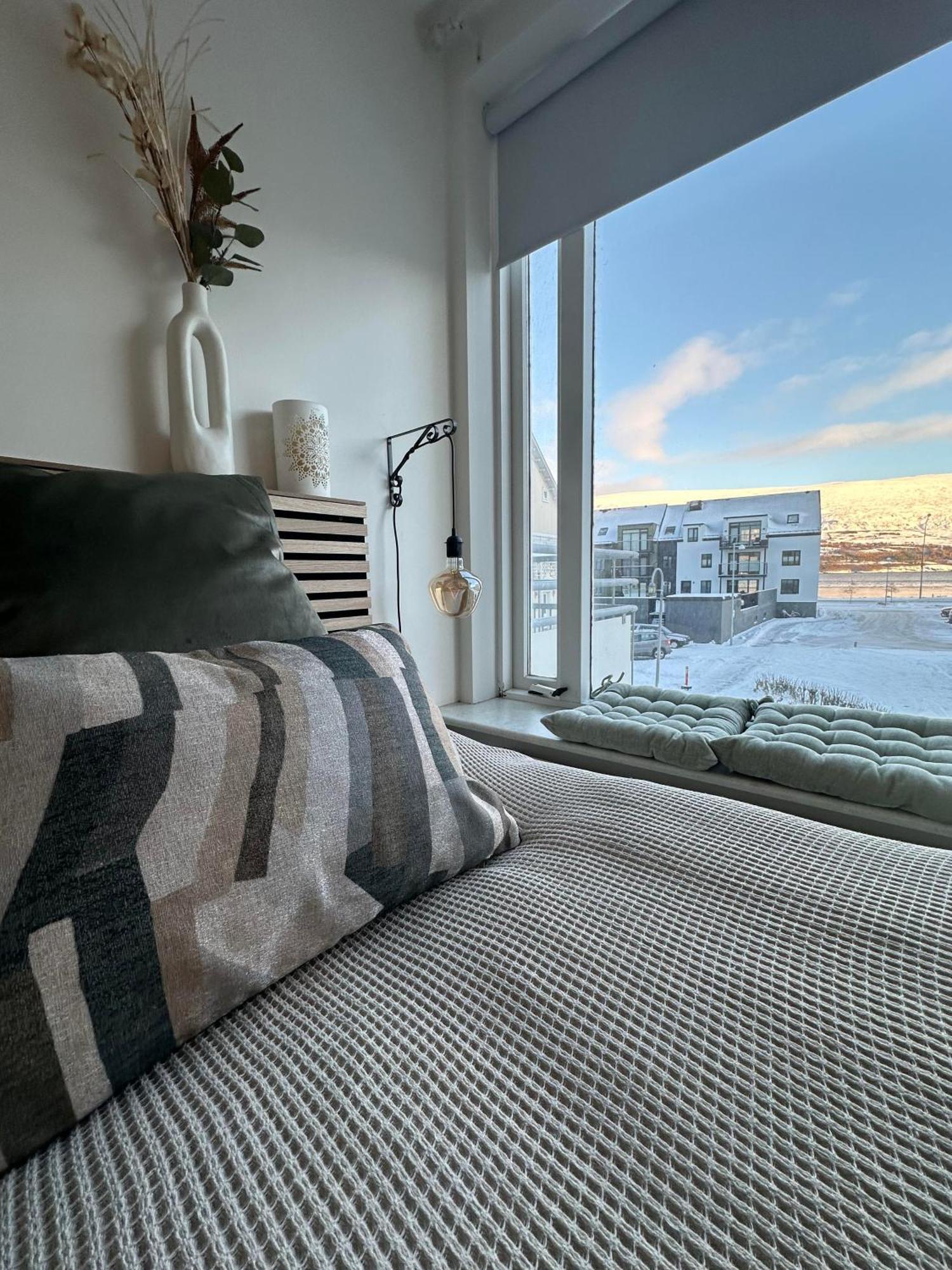 Charming Deluxe Apartment Akureyri Exterior photo